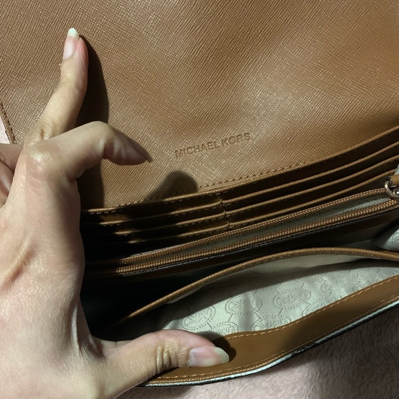 Michael kors leather wallet in brown - Picture 8 of 8